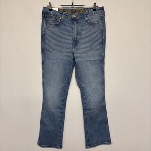 NWT Wrangler x Lainey Wilson Women Boot Hugger Jeans Size 34x32 Denim C139 -9